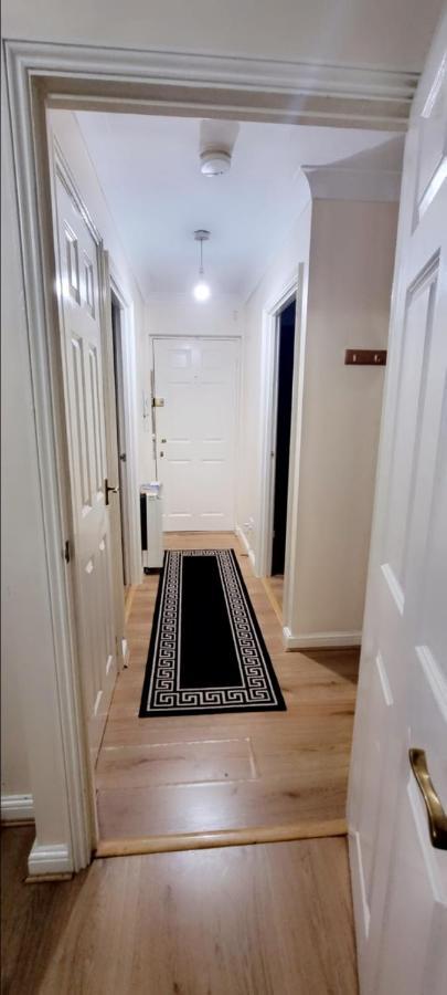 2 Bedroom Apartment - Greater London Dagenham Exteriér fotografie