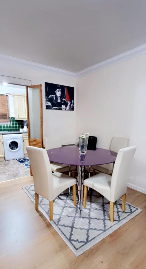 2 Bedroom Apartment - Greater London Dagenham Exteriér fotografie
