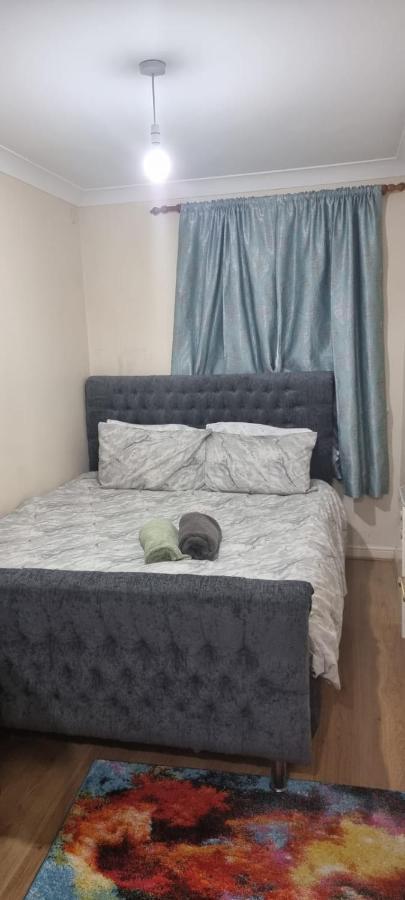 2 Bedroom Apartment - Greater London Dagenham Exteriér fotografie